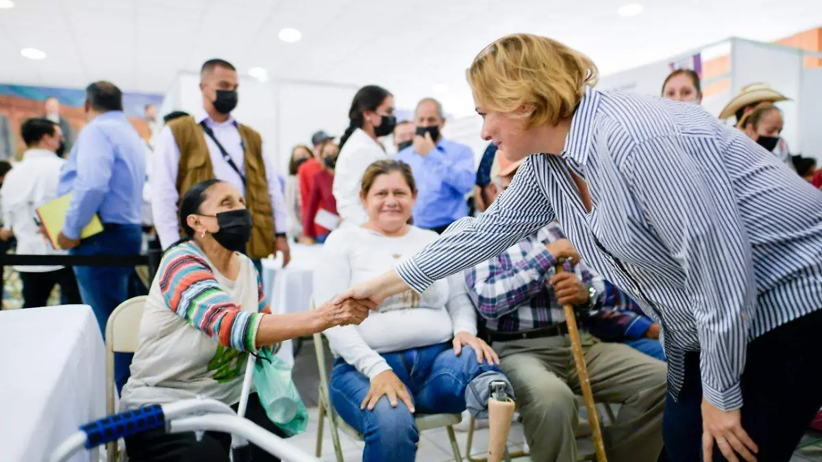 maru entrega apoyos